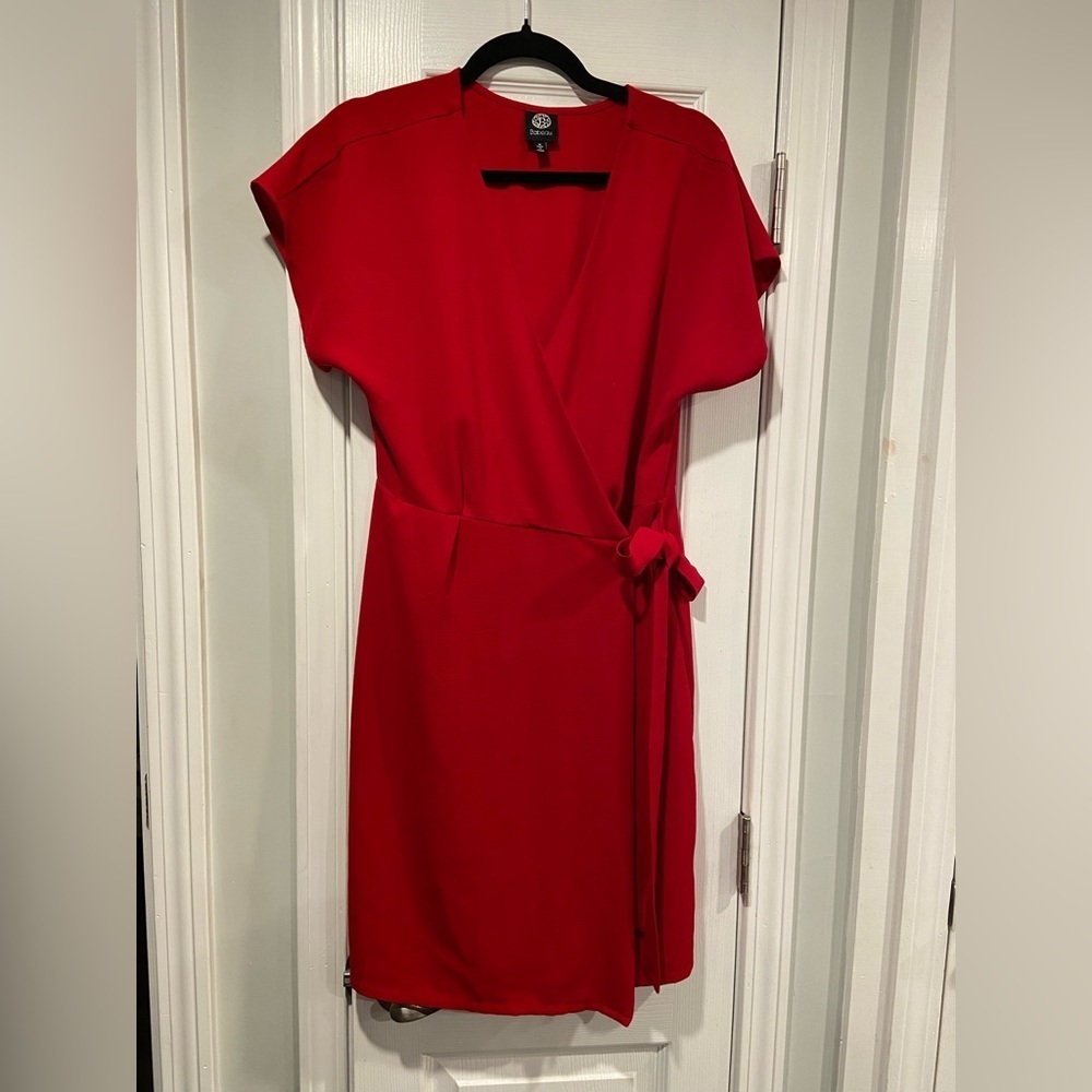 Bobeau Size M Bright Red Short Sleeve Wrap Tie Front Midi Dress V Neck Blow